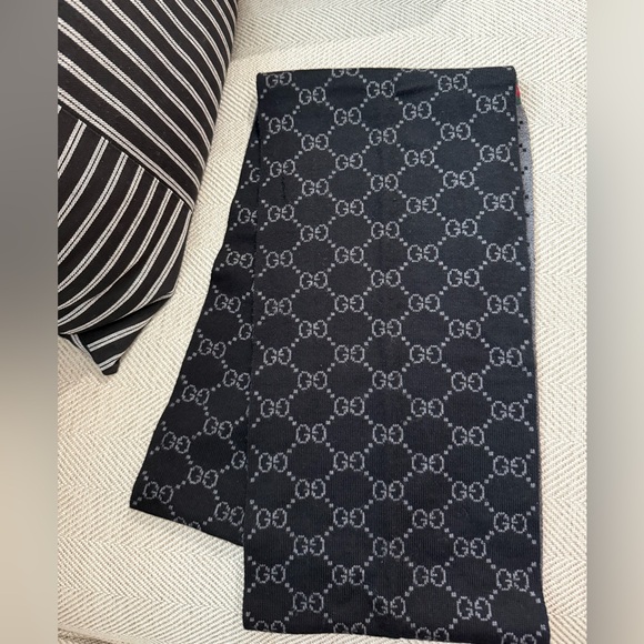 gucci scarf - Picture 3 of 7